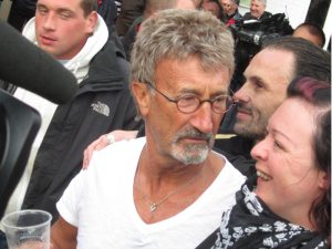 Eddie Jordan with F1 fans, Hotel Le Relais de Pommard